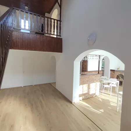 Jada Vendeghaz ベーラパットファールヴァ