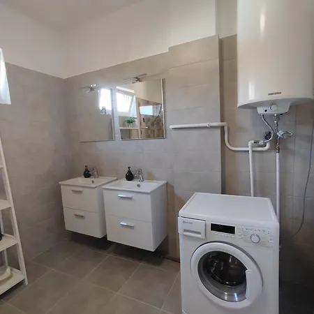 Jada Vendeghaz Apartment *