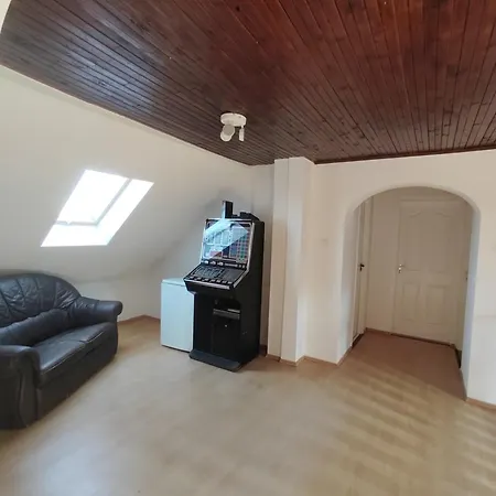 Jada Vendeghaz ベーラパットファールヴァ